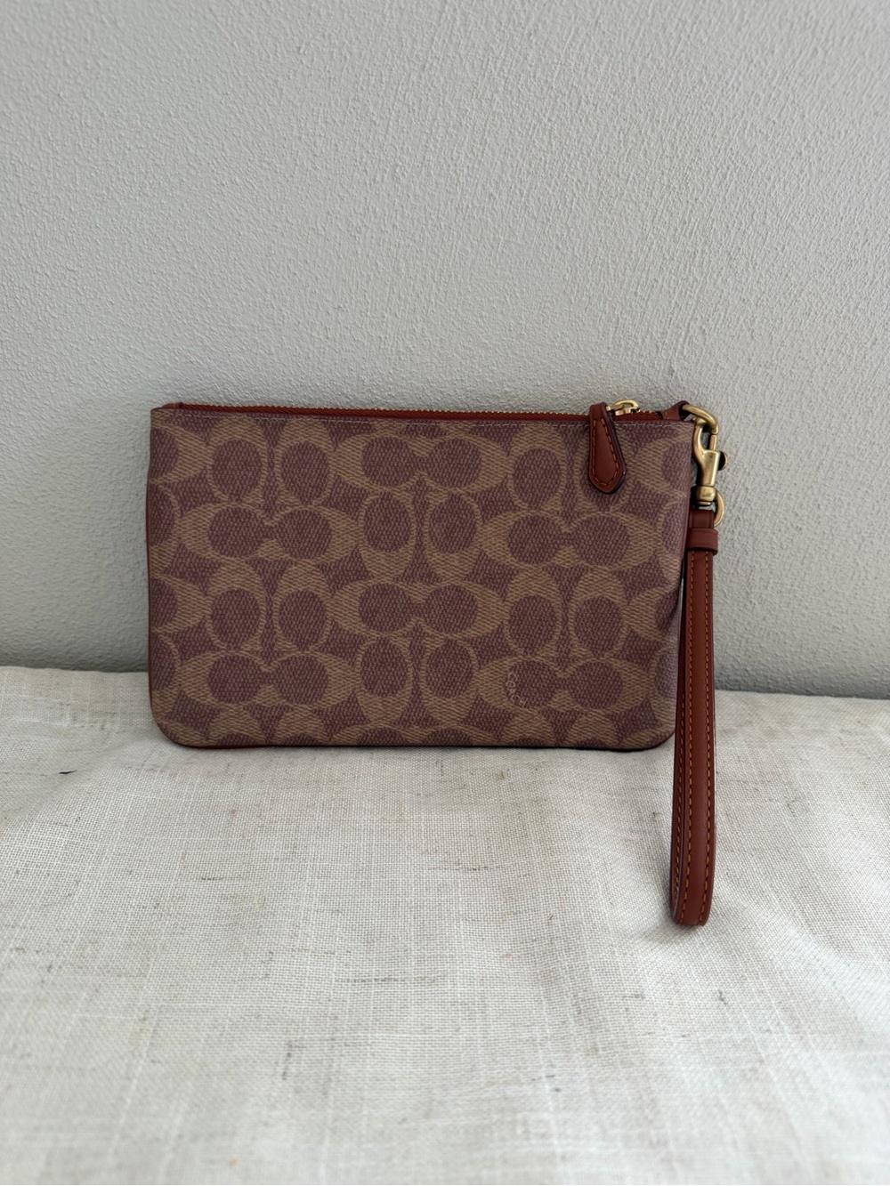 Coach Brooklyn Bridge Holiday Brown Wristlet - Picture 6 of 8